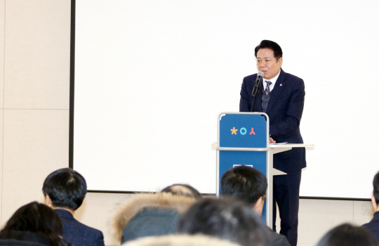 최대호 안양시장이 5일 올해 미래교육협력지구 설명회에서 423억 7천만원 사업 추진을 밝혔다.[사진제공=안양시]